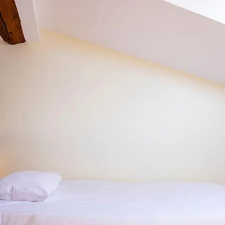 Monastere Tullins Homestay *